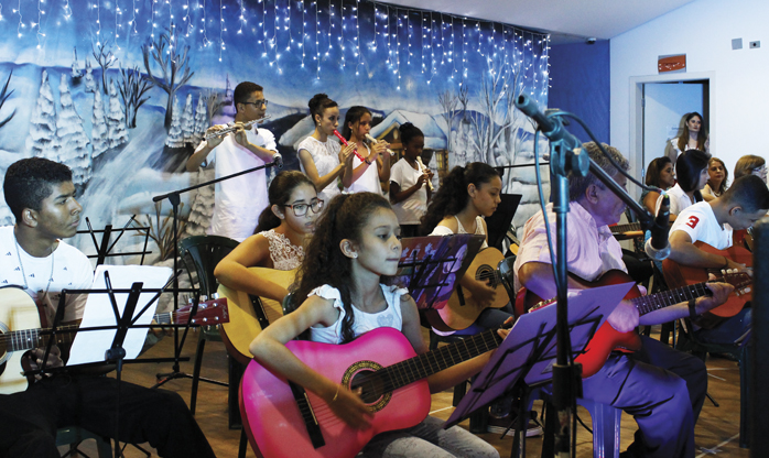 Centros de Capacitação Profissional e Lazer de Barueri promoveram Espetáculo de Fim de Ano com tema natalino