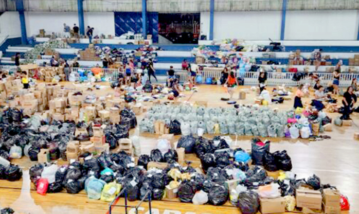 Mais de 1,5 mil kits já foram repassados para famílias atingidas pelas chuvas  em Caraguatatuba