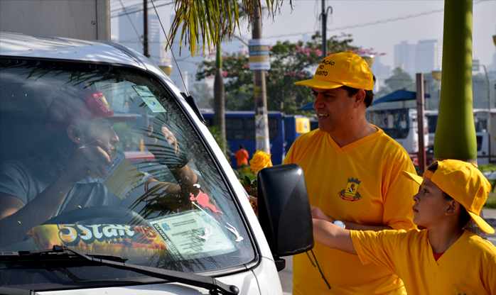 Carapicuíba tem ação de educação no trânsito pelo Movimento Maio Amarelo