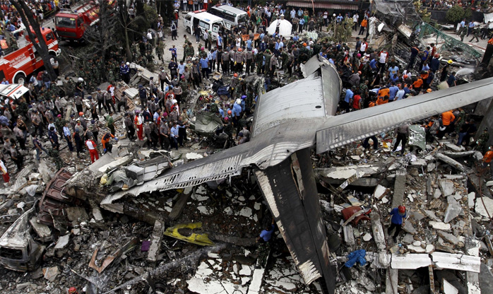 Avião fabricado no Brasil cai na Indonésia e deixa três mortos