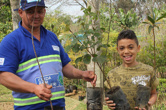 Barueri incentiva a população a plantar árvores com o “Setembro Verde”
