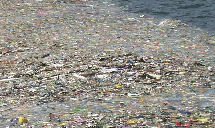 Ilha de plástico no oceano já tem quase 3x o tamanho da Bahia