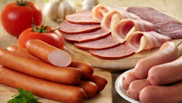 Consumo de carne processada aumenta o risco de câncer, segundo OMS