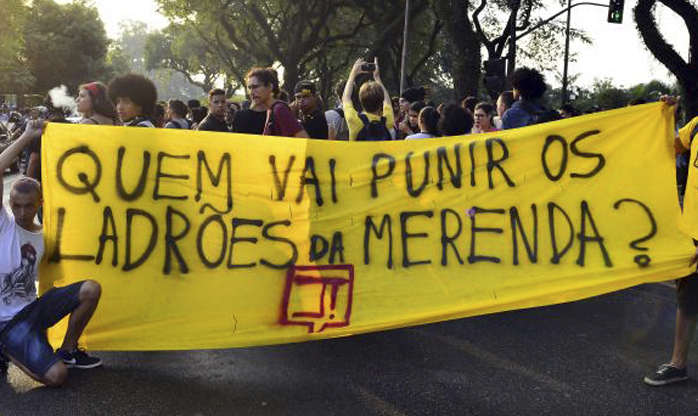 Estudantes protestam em São Paulo contra corrupção na merenda e política de redução de salas de aula do governo Alckmin