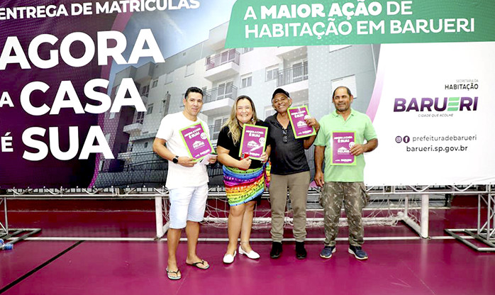 Secretaria da Habitação entrega títulos de propriedade a moradores da Vila Niterói