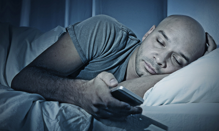 Ficar ‘de plantão’ para responder mensagens no celular pode gerar depressão e ansiedade