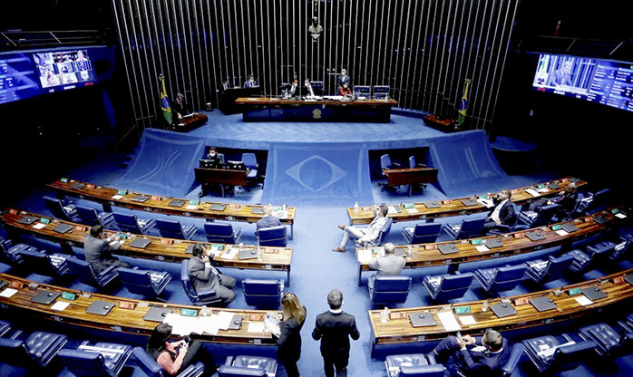 Senado discute PEC que limita poderes do STF; líderes tentam acelerar votação