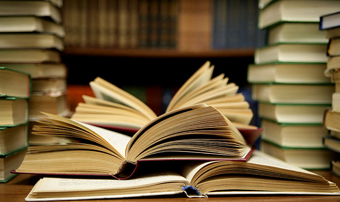 Prazo para escolas escolherem livros didáticos é prorrogado até quarta-feira