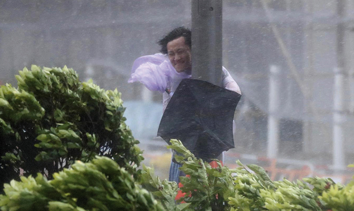 Tufão causa 3 mortes em Macau e numerosas inundações em Hong Kong
