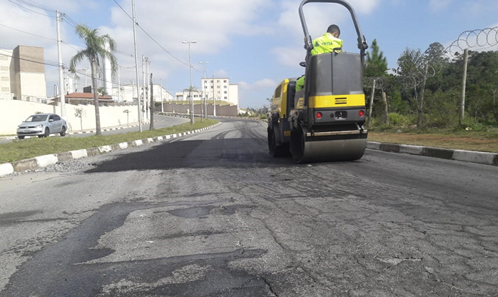 Obras de pavimentação beneficiam diversos bairros em Cotia