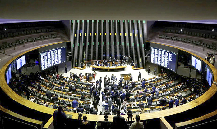 Câmaras de comércio nos EUA e no Brasil pedem suspensão de taxas