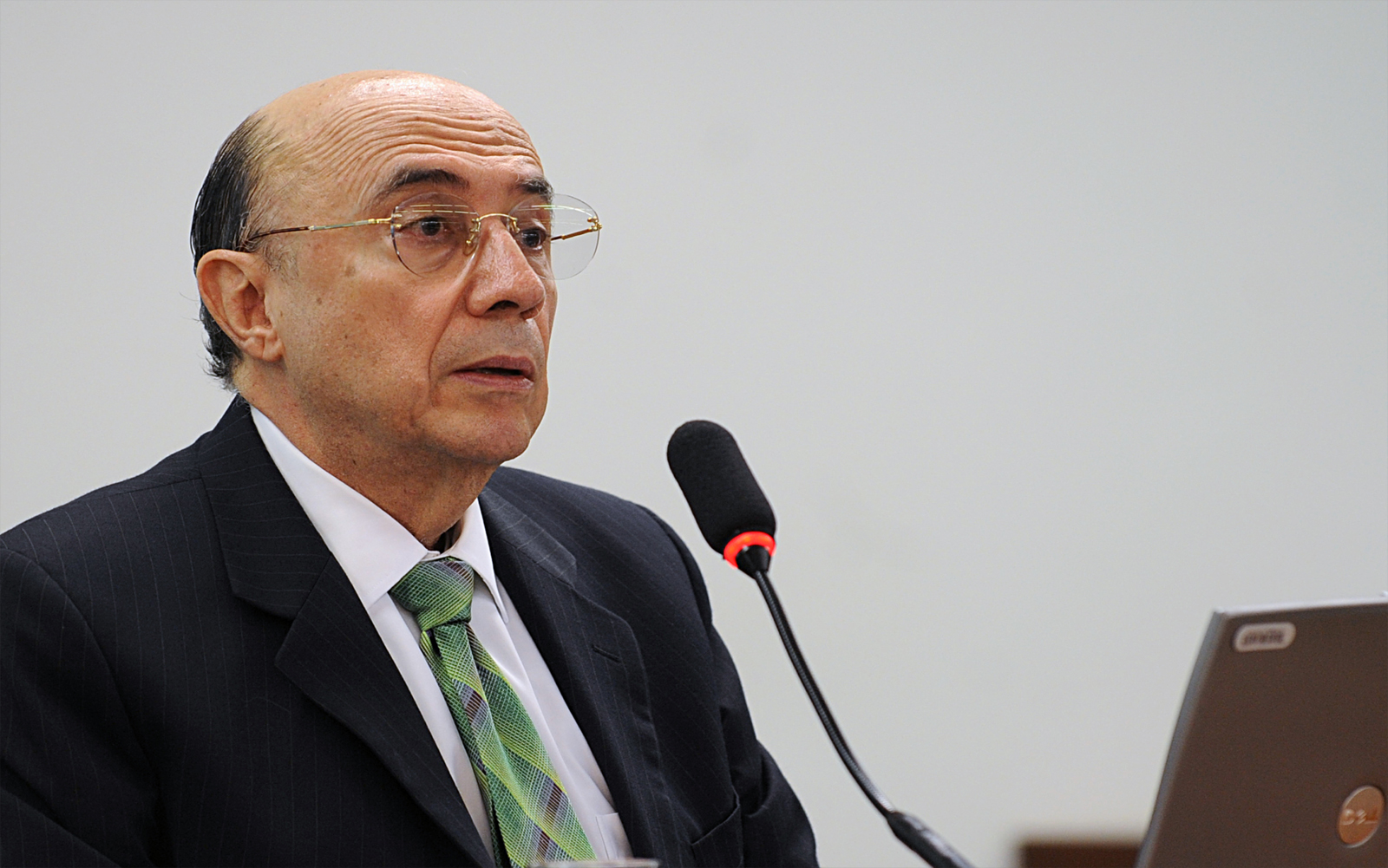 Crise pode atrasar reforma da Previdência, diz Meirelles a investidores