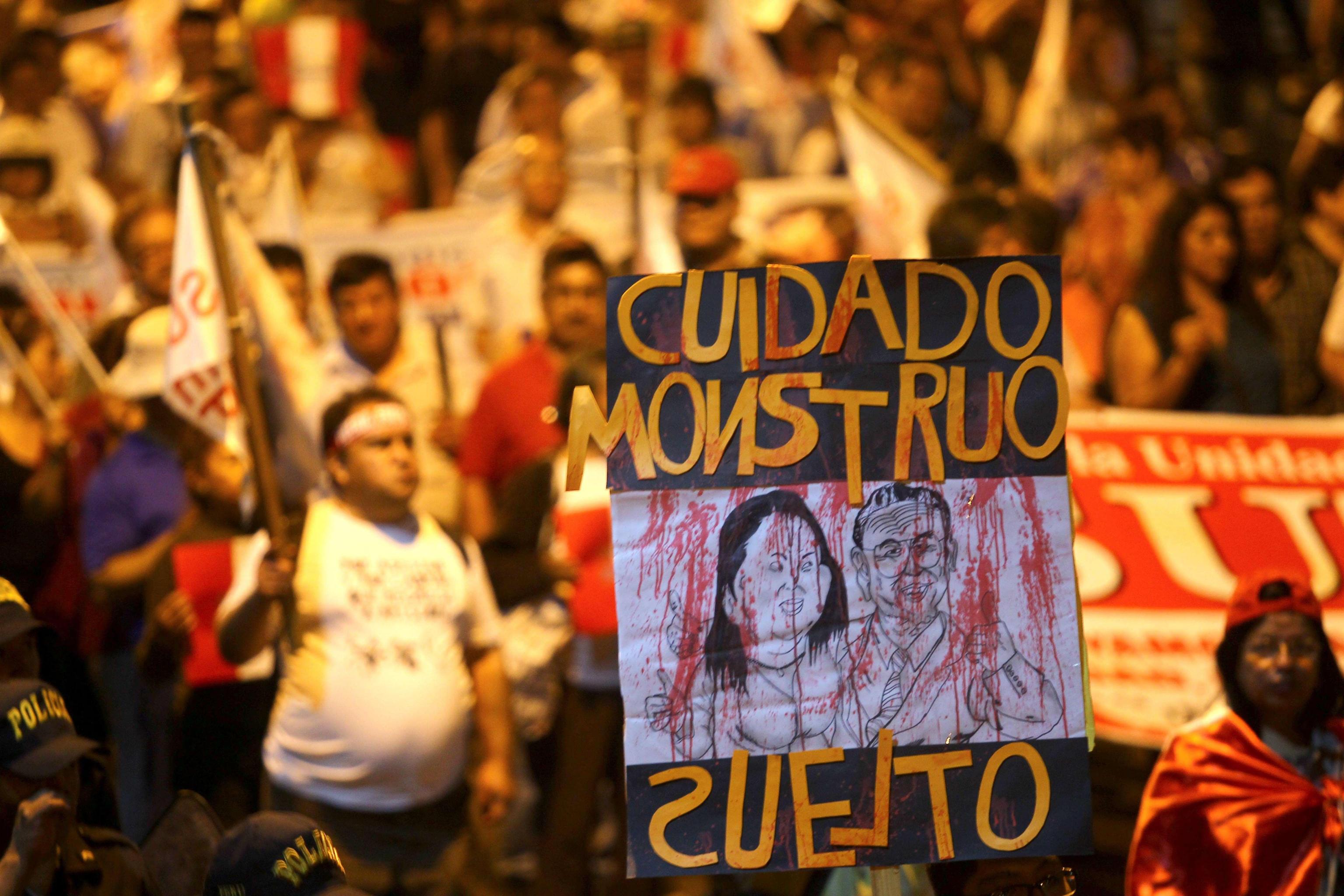 Peruanos voltam a protestar em Lima e outras cidades contra indulto a Fujimori