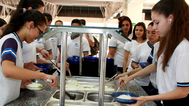 Escola de Barueri tem serviço Self-service na hora da alimentação