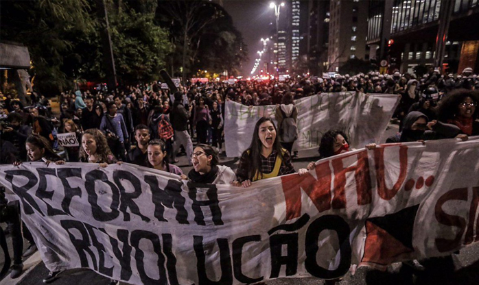 Estudantes protestam contra reforma do ensino médio, no centro de São Paulo