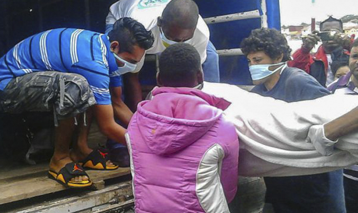 Corpos de vítimas de naufrágio na Nicarágua são levados para a Costa Rica