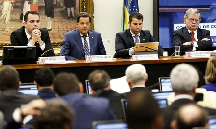 CCJ retoma debate sobre parecer de denúncia contra o presidente Temer
