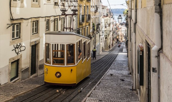 Em média, 6 brasileiros por hora ganham autorização para morar em Portugal