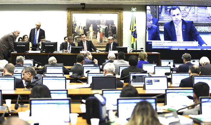 CCJ da Câmara aprova parecer favorável à PEC das eleições diretas