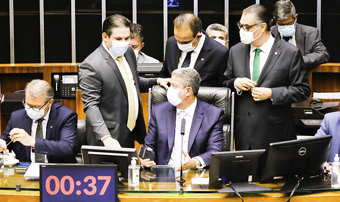 Câmara dos Deputados aprova PEC dos Precatórios em segundo turno