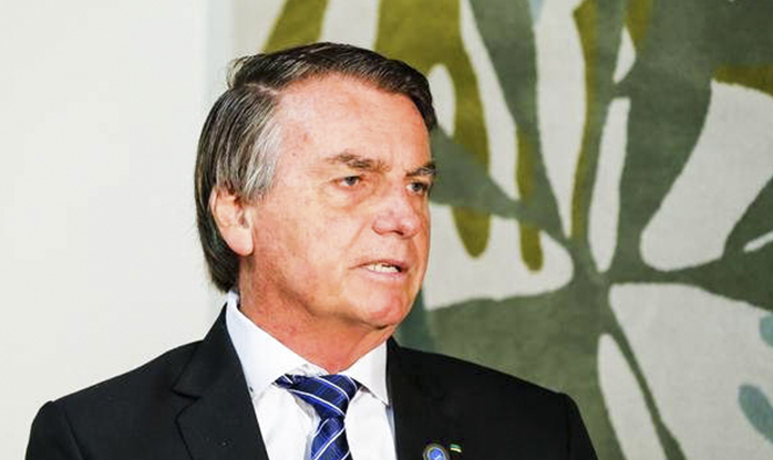 Bolsonaro confirma pedido de troca na PF e diz que Moro pediu vaga no STF