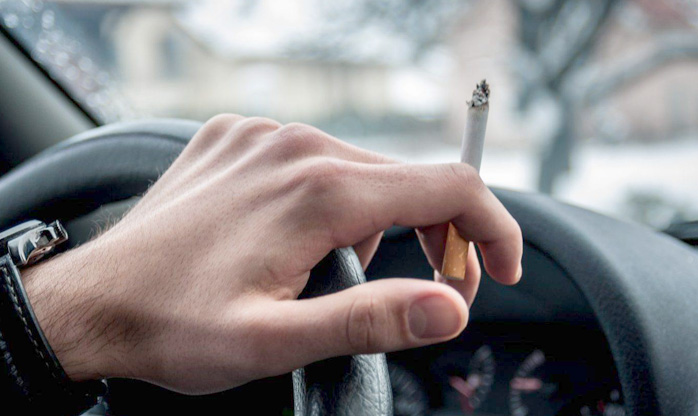 Projeto proíbe fumar em automóveis - Proposta inicial era banir a prática com menores de idade no carro