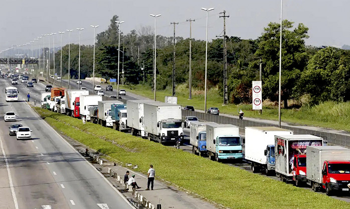 Lei garante frete mínimo no transporte de cargas; saiba o que muda